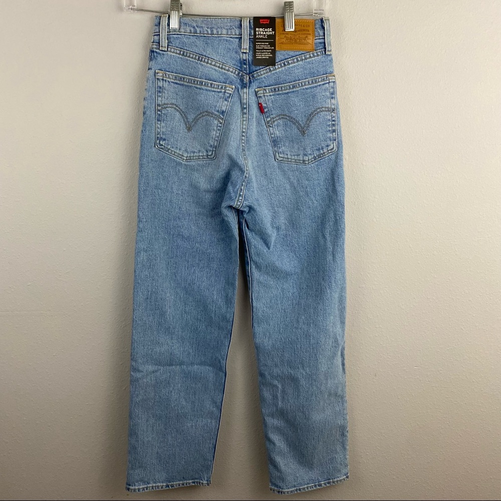 Levi’s • Ribcage Straight Jeans - Picture 9 of 11